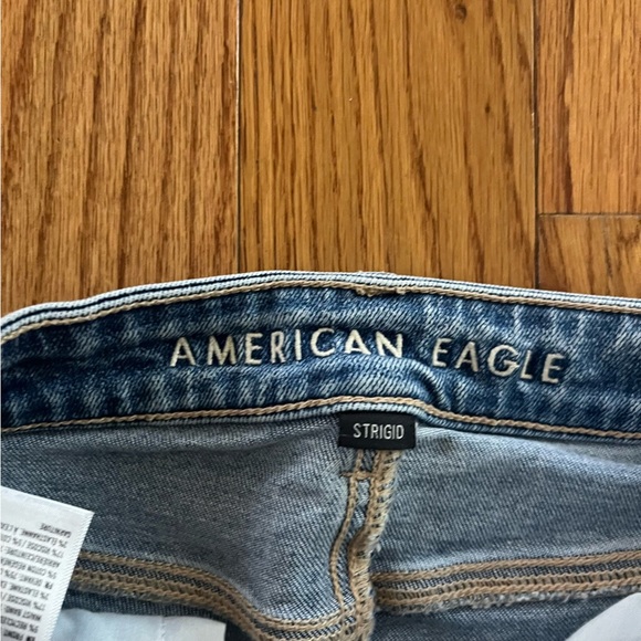 American Eagle Women’s Jeans Blown Out Knees Mom Jean Size 0 - Picture 6 of 8